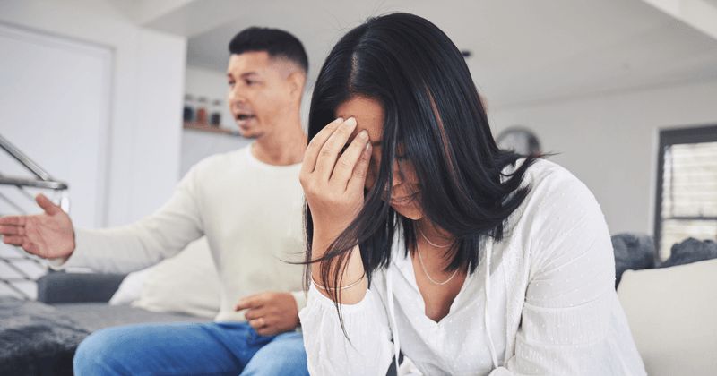 Признаки, что ваш партнер не стоит вашей любви