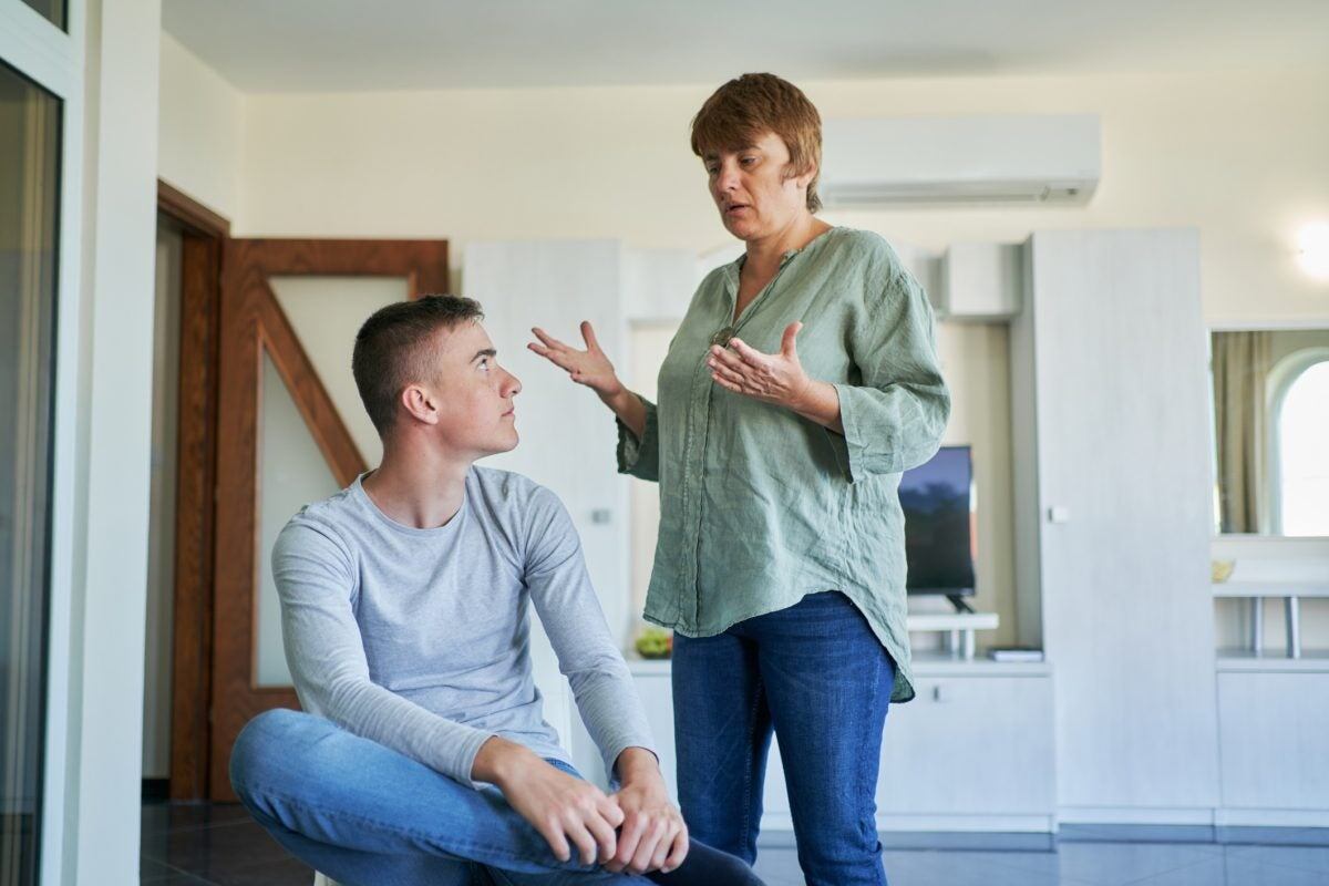 Как непростые отношения с матерью превратились в финансовую зависимость