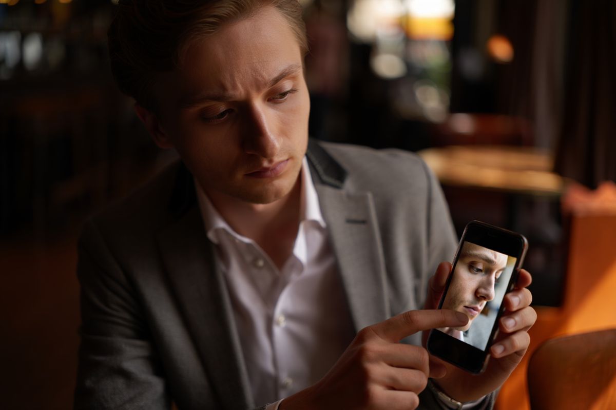 Тихие убийцы вашей самооценки: как распознать и избежать