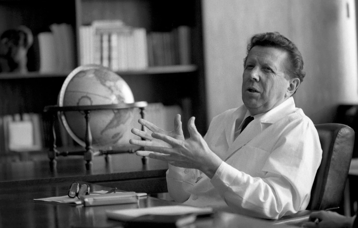 Уберите из своего дома всего одну вещь – и дольше проживете: мнение кардиолога и долгожителя Евгения Чазова